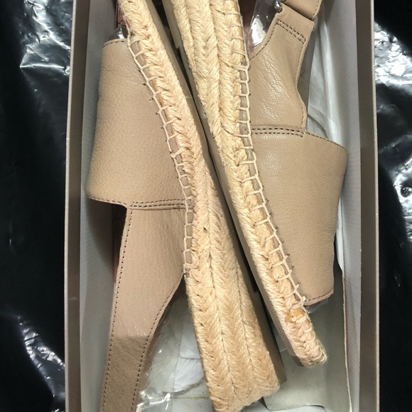 Sandal - Picture 2 of 4